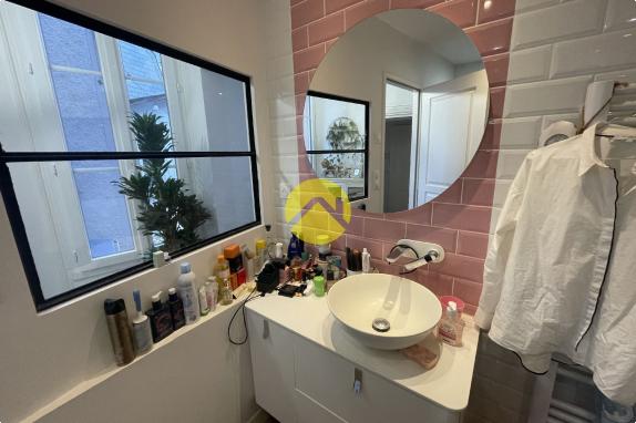 APPARTEMENT AVEC PISCINE CENTRE 