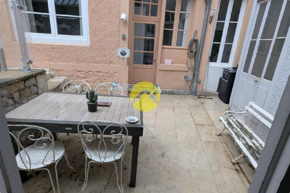 APPARTEMENT AVEC PISCINE CENTRE 