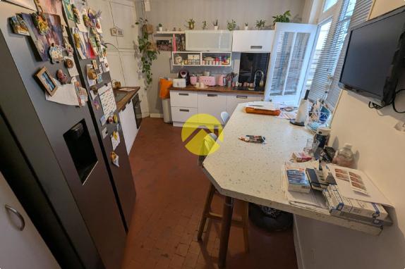 APPARTEMENT AVEC PISCINE CENTRE 