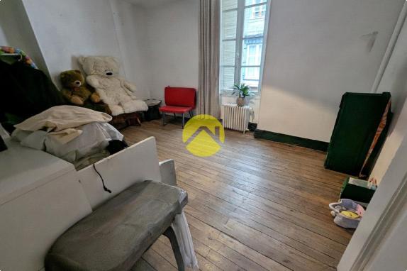 APPARTEMENT AVEC PISCINE CENTRE 