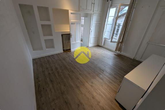 APPARTEMENT AVEC PISCINE CENTRE 