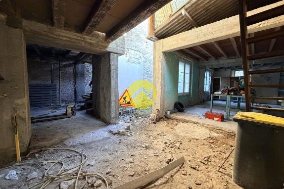 Garage avec atelier et cour