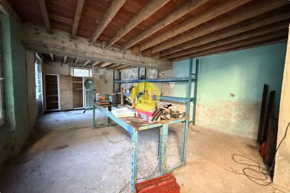 Garage avec atelier et cour