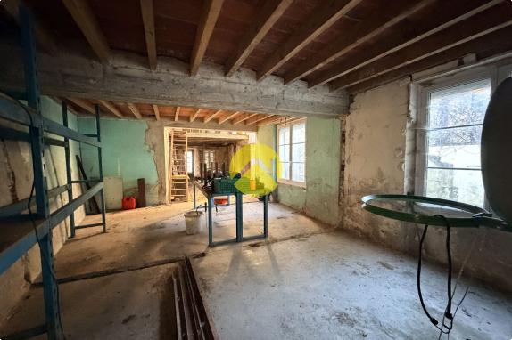 Garage avec atelier et cour