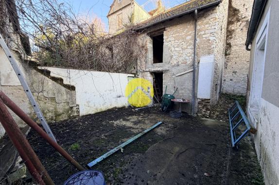 Garage avec atelier et cour