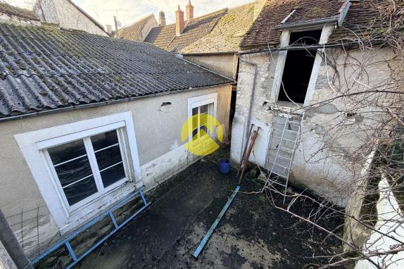 Garage avec atelier et cour
