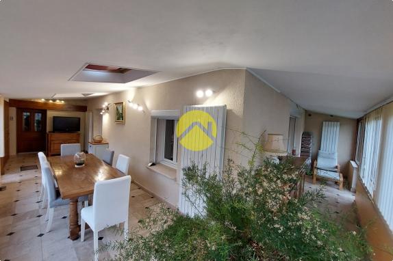 ENTIÈREMENT RENOVÉE + DÉPENDANCES