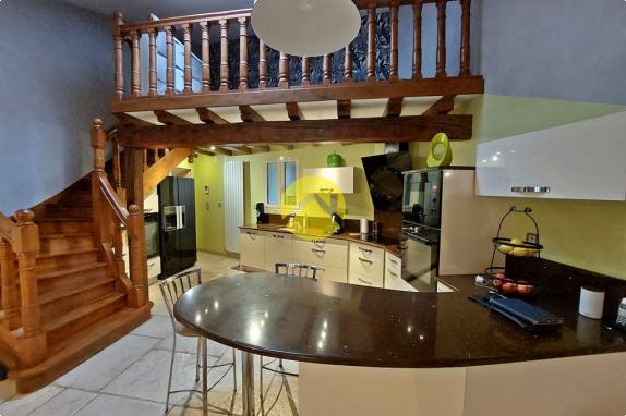 ENTIÈREMENT RENOVÉE + DÉPENDANCES