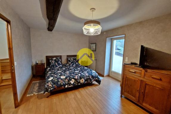 ENTIÈREMENT RENOVÉE + DÉPENDANCES