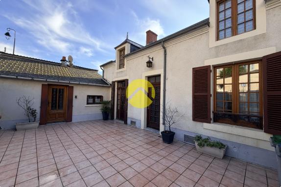 Maison centre Châteauneuf