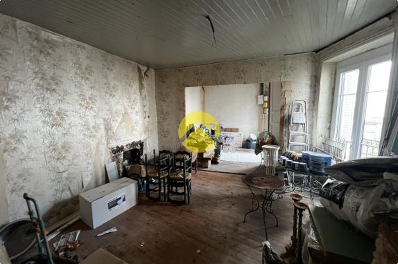 CENTRE-BOURG IMMEDIATEMNT HABITABLE