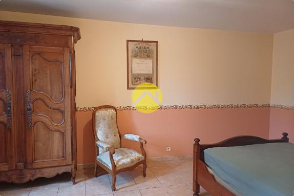 LONGERE 208 M2 GARAGES DEPENDANCES