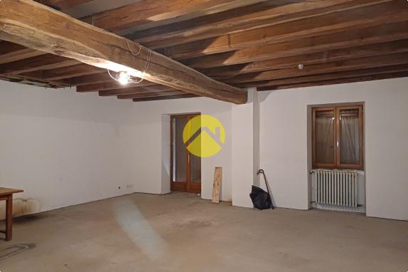 LONGERE 208 M2 GARAGES DEPENDANCES