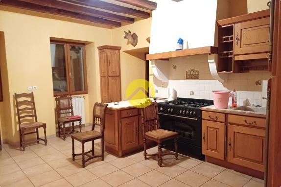 LONGERE 208 M2 GARAGES DEPENDANCES