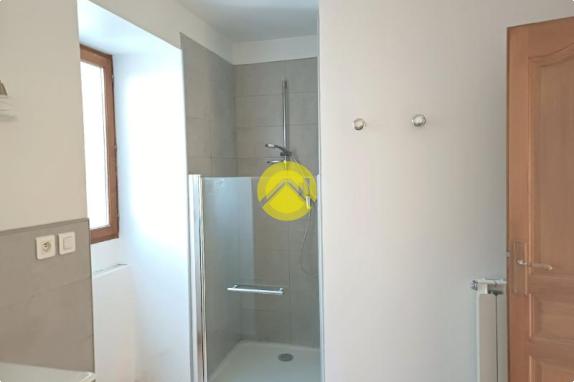 LONGERE 208 M2 GARAGES DEPENDANCES