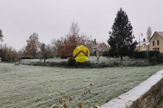 TERRAIN A BATIR AU BORD DE L'EAU