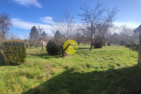 TERRAIN A BATIR AU BORD DE L'EAU