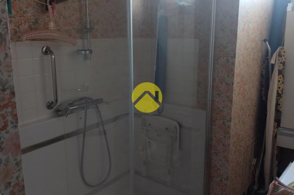 A proximité commerces et écoles