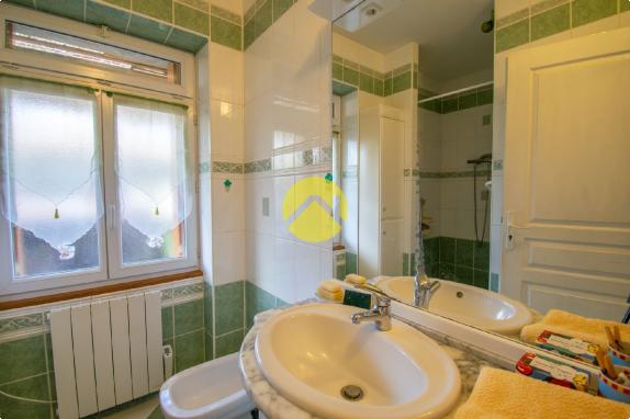 Ensemble de 2 maisons avec hangar