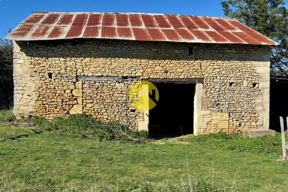 Maison perigourdine avec hangar 