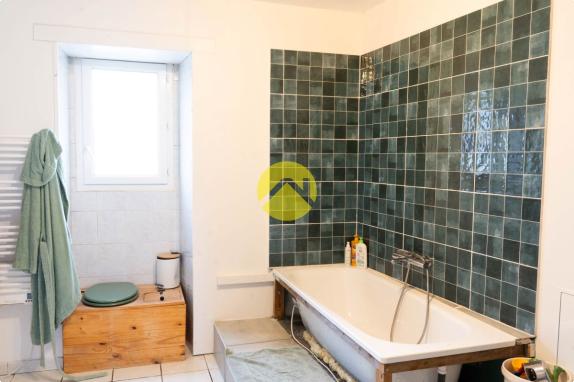 Maison perigourdine avec hangar 