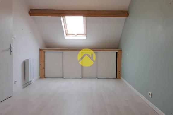 Maison avec un grand garage