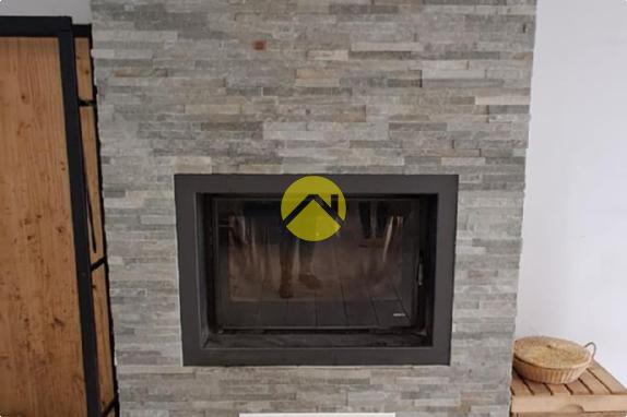 Maison avec un grand garage