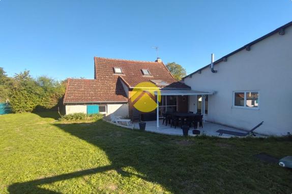 Maison avec un grand garage