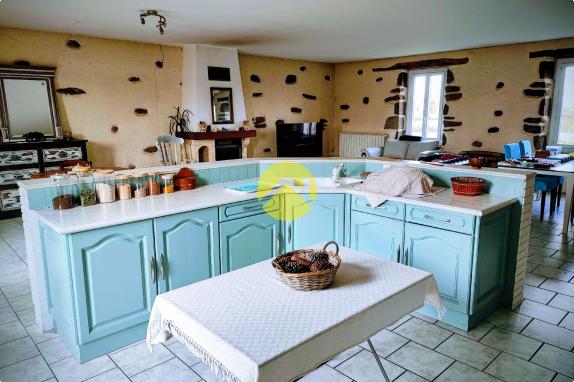 Longère de 1833 restaurée de 155m².