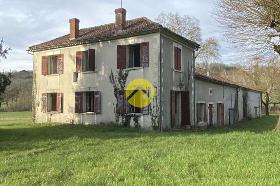 Corps de ferme à restaurer 