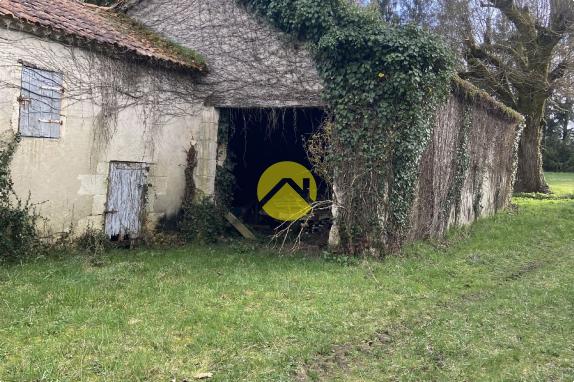 Corps de ferme à restaurer 