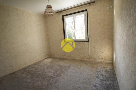 PAVILLON SUR GRAND TERRAIN