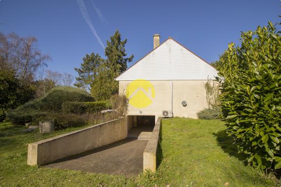 PAVILLON SUR GRAND TERRAIN