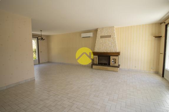 PAVILLON SUR GRAND TERRAIN