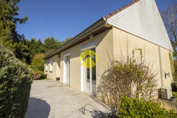 PAVILLON SUR GRAND TERRAIN