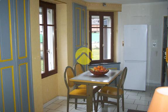 MAISON DE CARACTERE SANS VIS A VIS