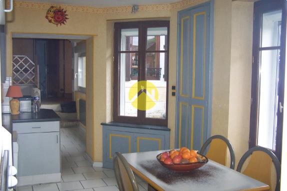 MAISON DE CARACTERE SANS VIS A VIS