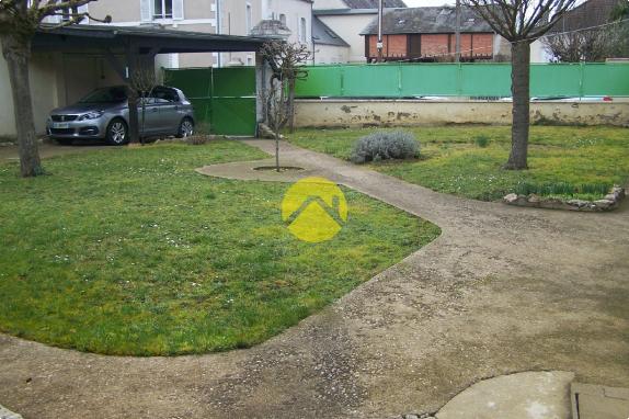 MAISON DE CARACTERE SANS VIS A VIS