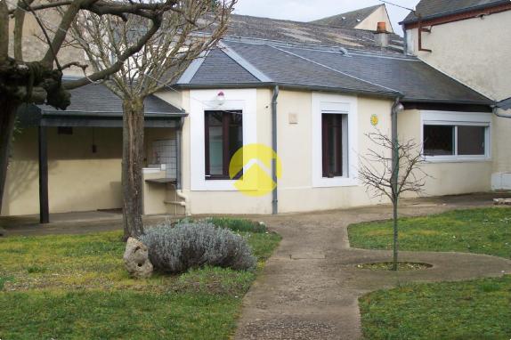 MAISON DE CARACTERE SANS VIS A VIS