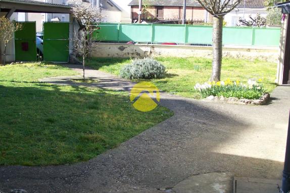 MAISON DE CARACTERE SANS VIS A VIS