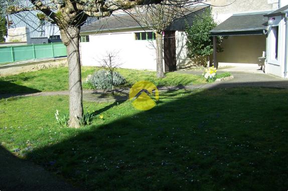 MAISON DE CARACTERE SANS VIS A VIS