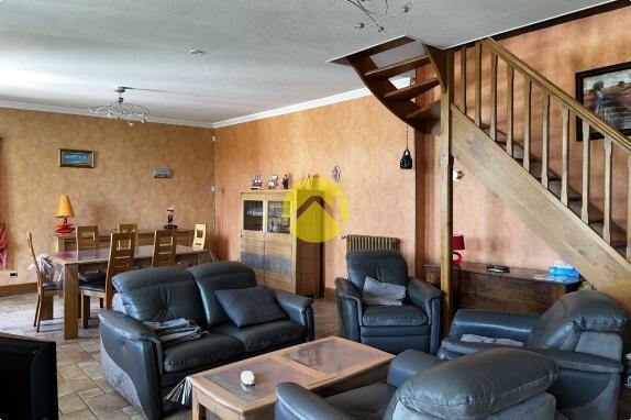 MAISON DE CARACTERE SANS VIS A VIS