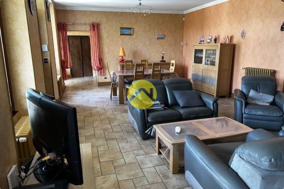 MAISON DE CARACTERE SANS VIS A VIS