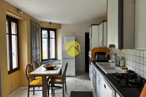 MAISON DE CARACTERE SANS VIS A VIS