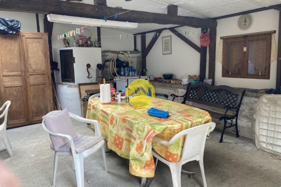 LONGERE ATYPIQUE 5 PIECES ET 1 HA