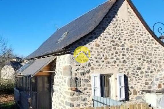 Maison / Pavillon Pierrefort, 3 pièces à vendre