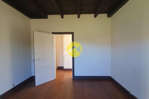 MAISON DE CARACTERE AU CALME