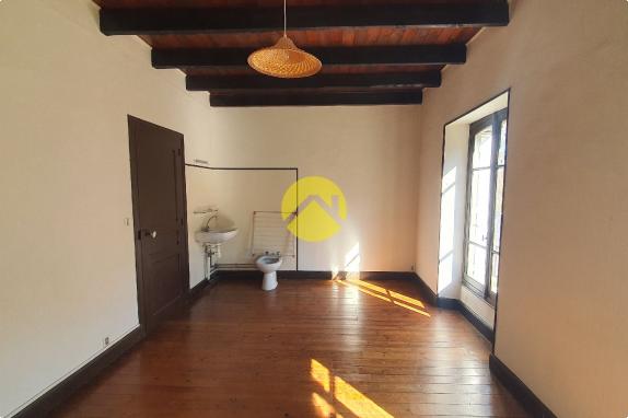 MAISON DE CARACTERE AU CALME