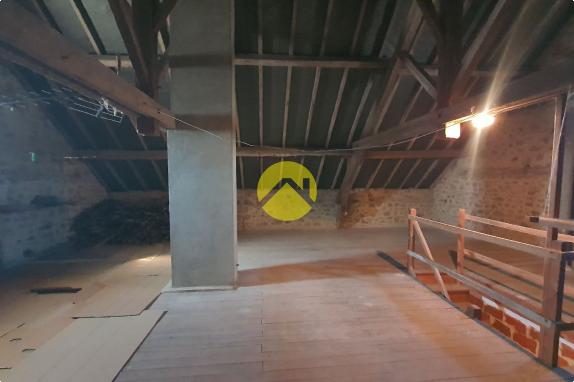 MAISON DE CARACTERE AU CALME