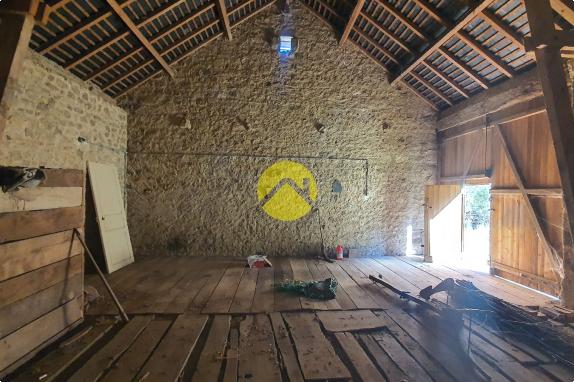 MAISON DE CARACTERE AU CALME